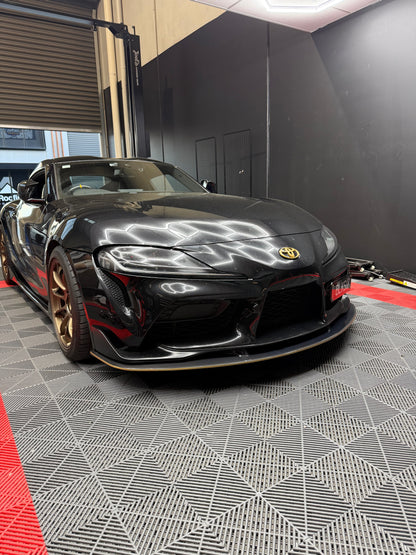 GRスープラ用アーティザンスタイルカーボンファイバーフロントリップ